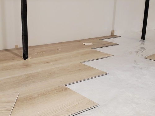 洞洞板让我家收纳更灵活 户外活动狂夫妻的梦想绿木之家